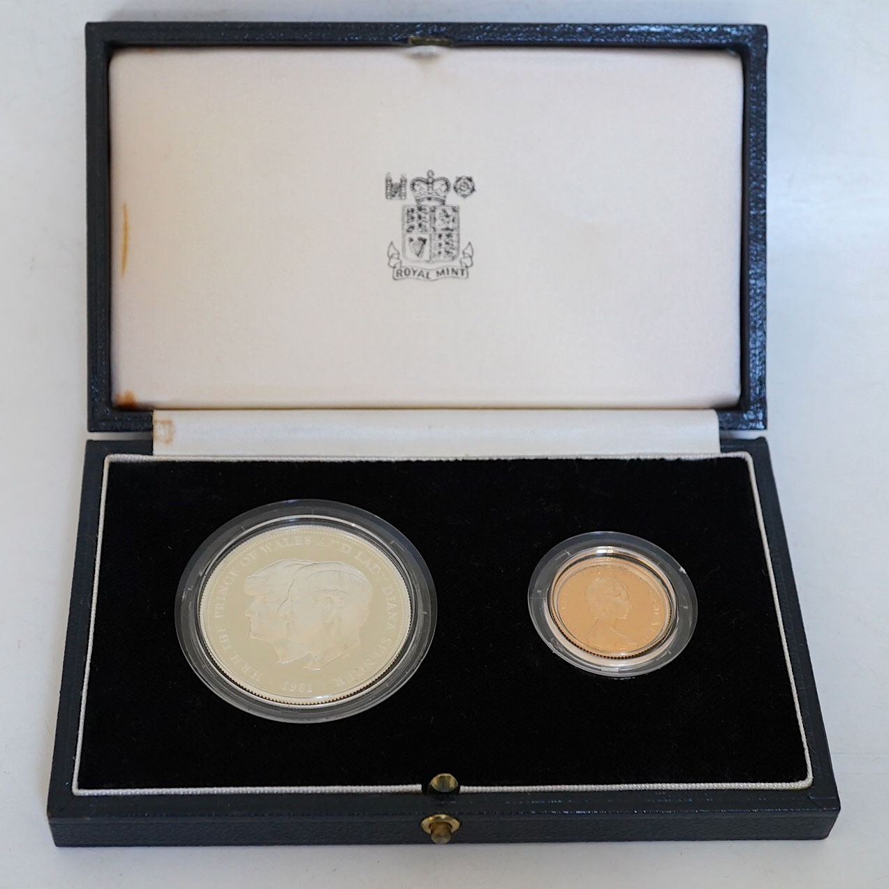 Elizabeth II gold and silver proof coins, Royal Mint UK two coin commemorative set, comprising 1981 proof gold sovereign and Royal Marriage proof silver crown, in case of issue with certificate